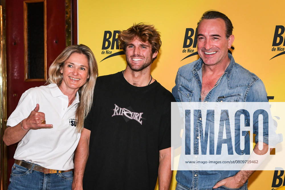Preview of the film Brice de Nice in Paris FA French actor Jean Dujardin poses for a photo-call with French surfer Justin Becret for the film Brice de Nice at the Grand Rex Cinema in Paris, on April 6, 2025. Photo by Firas Abdullah ABACAPRESS.COM Paris Ile-de-France France