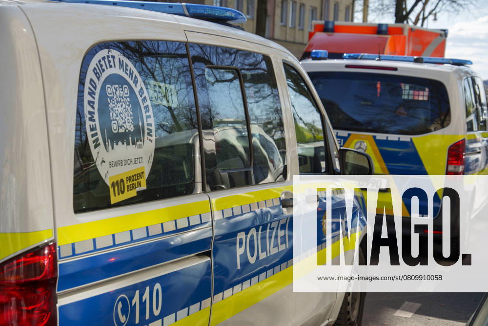 Police, emergency, alarm, police operation, crime, Berlin, Germany Police, emergency, emergency vehicles, alarm, police operation, crime, Berlin, Germany