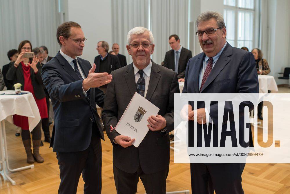 Politics Berlin Farewell Stasi representative Adoption of the Stasibeauftragten of the country Berlin On Friday the 24th of November 2017 Martin Gutzeit as long-term Stasibeauftragter of the country was passed by the parliamentary president Ralf Wieland and the governing mayor Michael Mueller After 25 years Gutzeit is replaced by Wolfram Tom Sello In the picture from le