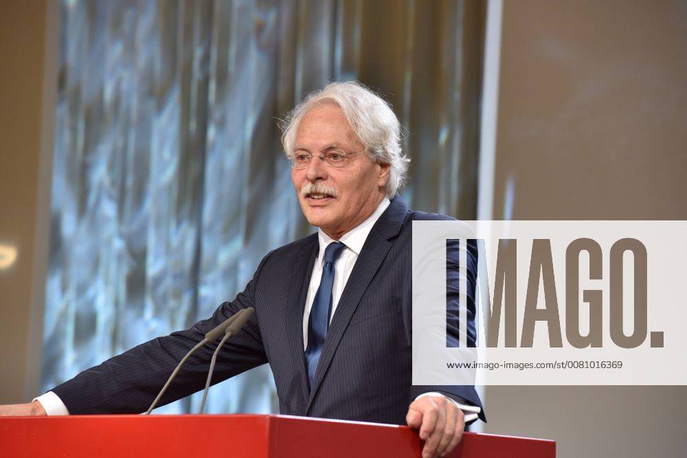 The journalist Thomas Roth Chairman of the Lew Kopolew Forum on 26 11 2017 in Cologne at the award ceremony of the Lew Kopelew Prize for Peace and Human Rights Awarded in 2017 A prize for commitment understanding social justice and human dignity
