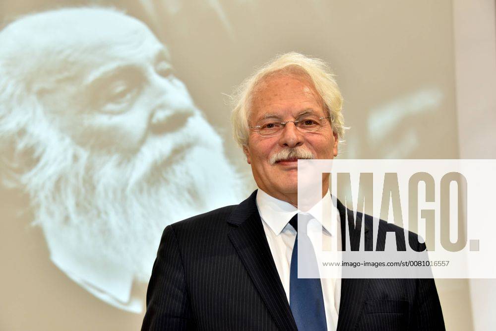 The journalist Thomas Roth Chairman of the Lew Kopolew Forum on 26 11 2017 in Cologne at the award ceremony of the Lew Kopelew Prize for Peace and Human Rights Awarded in 2017 A prize for commitment understanding social justice and human dignity
