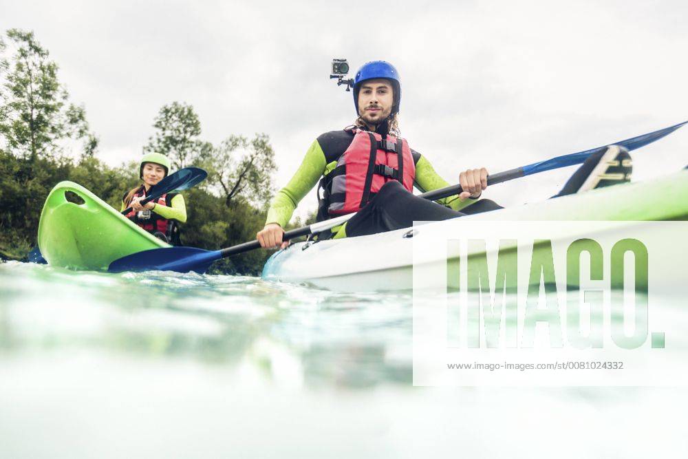 Germany, Bavaria, Allgaeu, couple kayaking on river Iller model released Symbolfoto PNPF00065