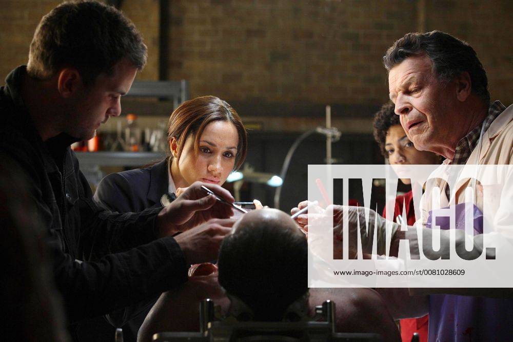 Joshua Jackson, John Noble, Meghan Markle, and Jasika Nicole in Fringe (2009) Los Angeles CA 33483_001THA