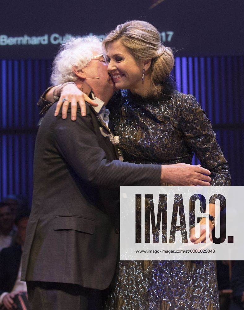 Amsterdam Queen Maxima during the Prince Bernhard Cultuurfonds award at the Muziekgebouw aan ’t IJ in Amsterdam. The award, 150.000 euro, was presented to writer Geert Mak.