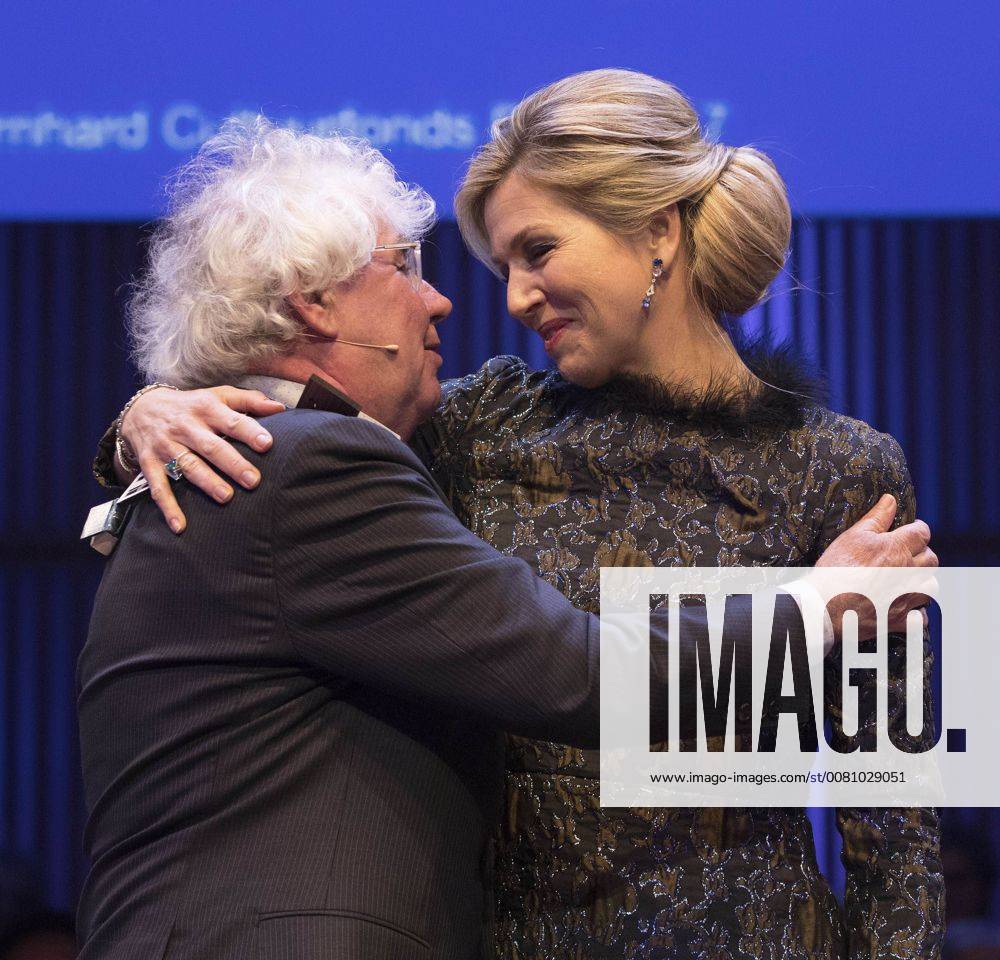 Amsterdam Queen Maxima during the Prince Bernhard Cultuurfonds award at the Muziekgebouw aan ’t IJ in Amsterdam. The award, 150.000 euro, was presented to writer Geert Mak.