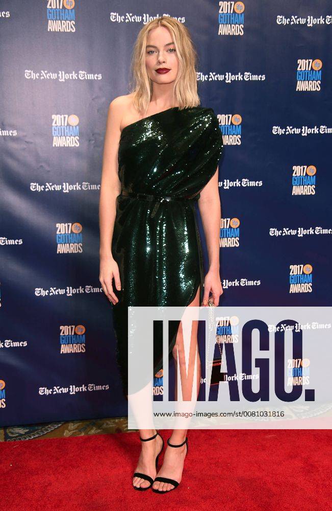 New York, N.Y, USA - MARGOT ROBBIE attends the 2017 IFP Gotham Awards,.Cipriani Wall Street,NYC.November 27, 2017.Photos by , Globe Photos Inc. New York USA - ZUMAms4_ 20171127_zaa_ms4_004
