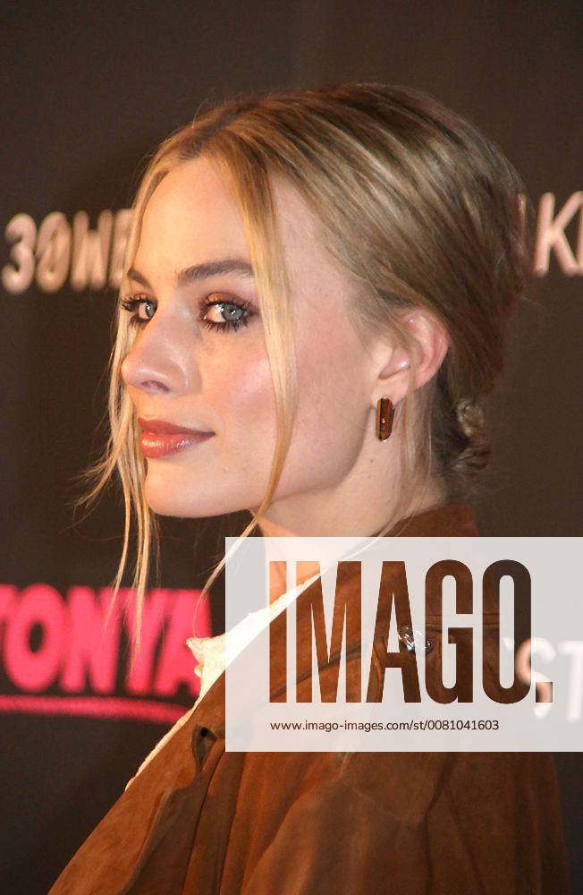 New York, N.Y, USA - MARGOT ROBBIE attends the I, Tonya New York Premiere,.Village East Cinema, NYC.November 28, 2017.Photos by , Globe Photos Inc. New York USA - ZUMAms4_ 20171128_zaa_ms4_006