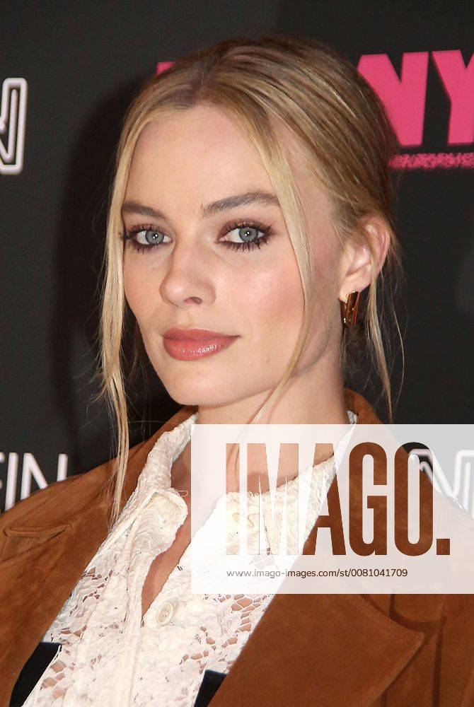 New York, N.Y, USA - MARGOT ROBBIE attends the I, Tonya New York Premiere,.Village East Cinema, NYC.November 28, 2017.Photos by , Globe Photos Inc. New York USA - ZUMAms4_ 20171128_zaa_ms4_014