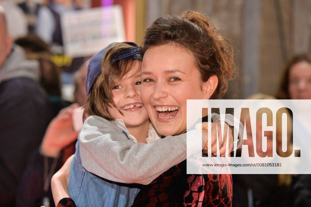 Premiere of the feature film FORGET ABOUT NICK in Essen Actress Tinka Fürst with the young actor Vico Magno on 28.11.2017 at the premiere of the movie Forget about Nick at the Lichtburg in Essen FORGET ABOUT NICK is the latest film by the renowned and award-winning director Margarethe von Trotta