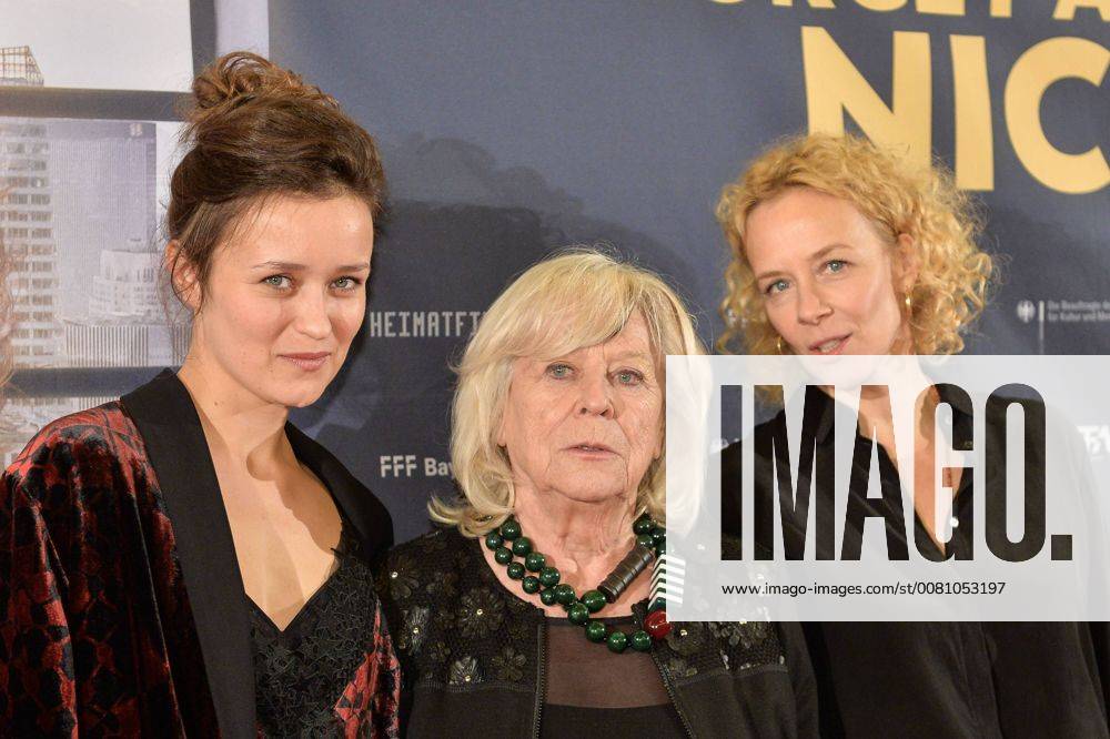 Premiere of the feature film FORGET ABOUT NICK in Essen Actress Tinka Fürst left director Margarethe von Trotta mitte and actress Katja Riemann right on 28.11.2017 at the premiere of the movie Forget about Nick in the Lichtburg in Essen FORGET ABOUT NICK is the latest film of the renowned and many Award-winning director Margarethe von Trotta
