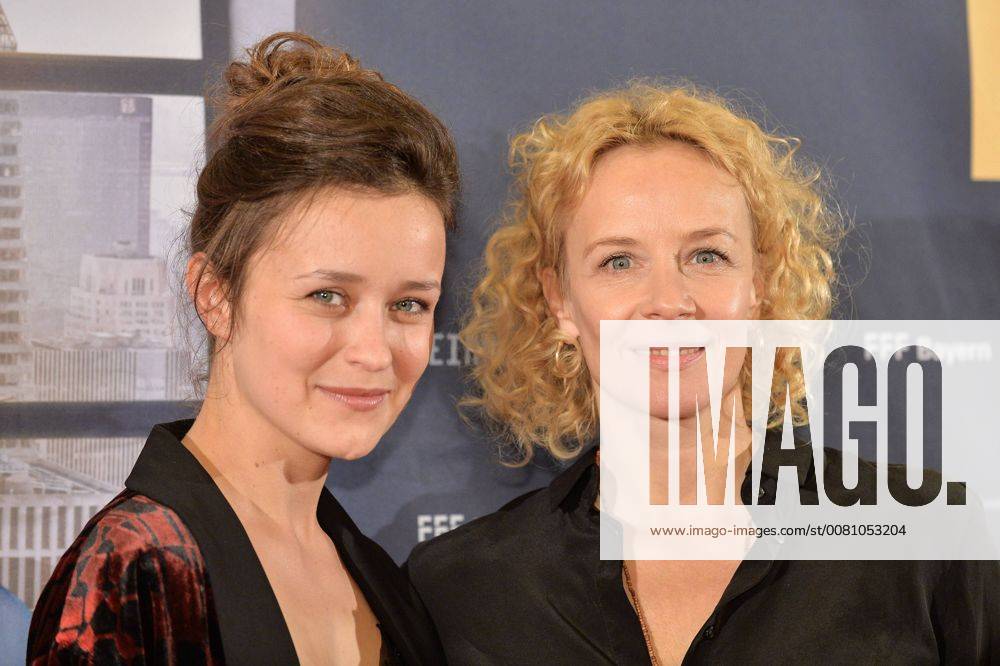 Premiere of the feature film FORGET ABOUT NICK in Essen Actress Tinka Fürst left and actress Katja Riemann right on 28 11 2017 at the premiere of the movie Forget about Nick at the Lichtburg in Essen FORGET ABOUT NICK is the latest film by the renowned and award-winning director Margarethe von Trotta