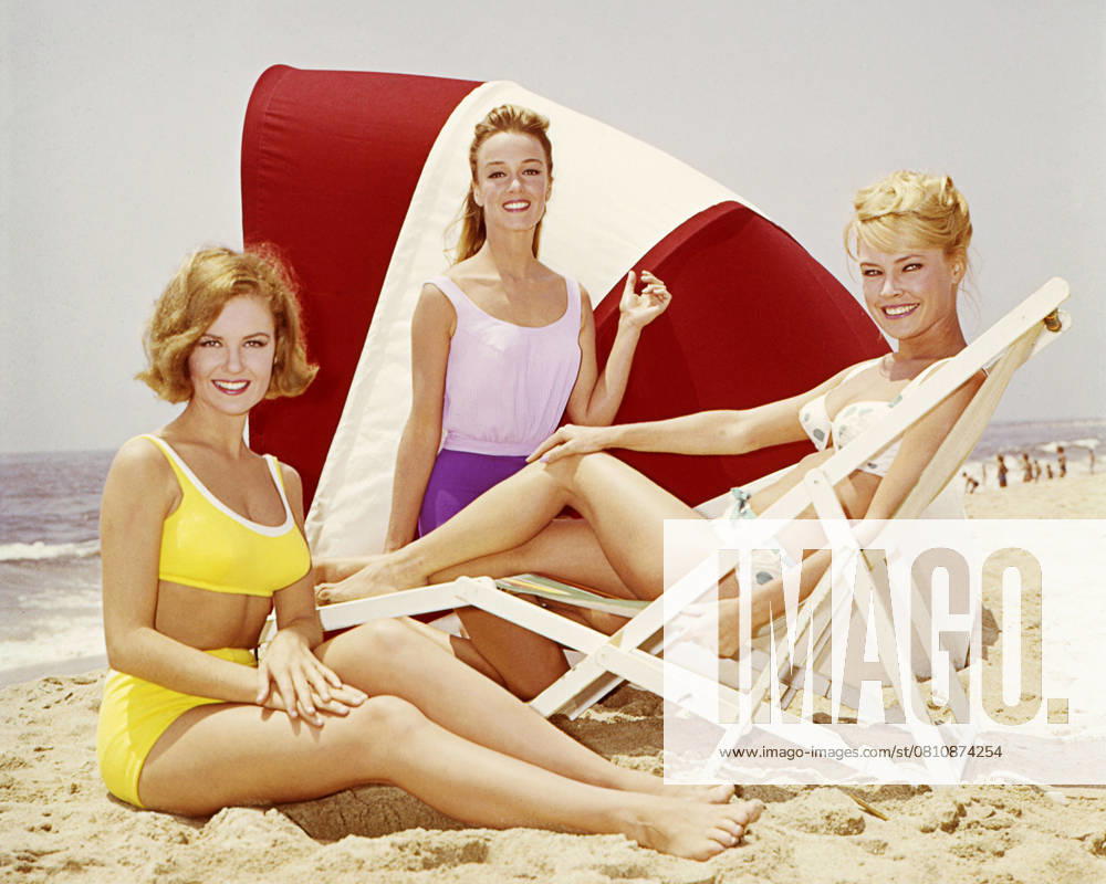 Girl Happy (1965) - filmstill Girl Happy (1965) Promo shot of Shelley Fabares, Lyn Edgington & Chris Noel - - -