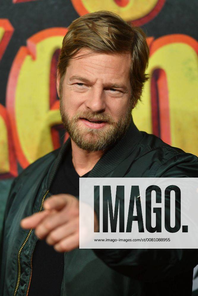 Henning BAUM Actor Gestik shows single image Angled single portrait Portrait Portrait Portrait World premiere BURG SCHRECKENSTEIN Red Carpet Red Carpet on 03 12 2017