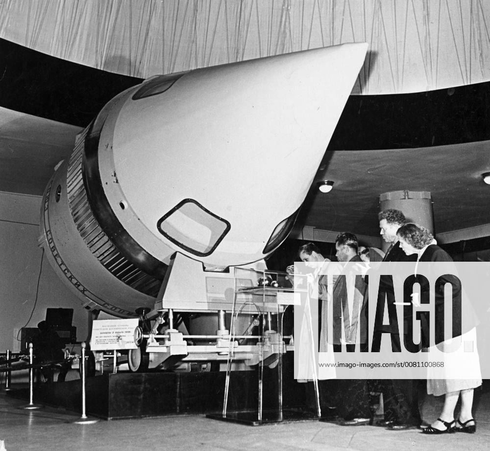 The new stage in the conquest of space began on 2 January 1959, with the launching of the Soviet union of the world s first space rockets. Photo shows, visitors to the USSR Economic Achievements Exhibition inspect a model of the Luna 1 upper stage. Supplied By: SCRSS - Society for Co-operation in Russian & Soviet Studies, Russia Federation