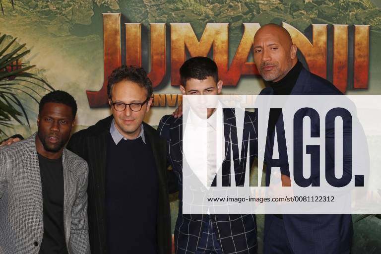 Kevin Hart - Jake Kasdan - Nick Jonas - Dwayne Johnson CELEBRITES : Avant Premiere Jumanji Bienvenue dans la jungle - Paris - 05 12 2017 MichaelBaucher Panoramic