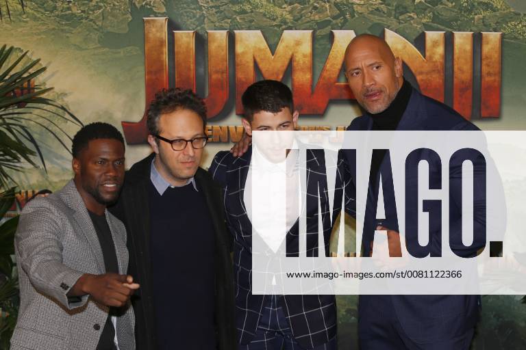Kevin Hart - Jake Kasdan - Nick Jonas - Dwayne Johnson CELEBRITES : Avant Premiere Jumanji Bienvenue dans la jungle - Paris - 05 12 2017 MichaelBaucher Panoramic