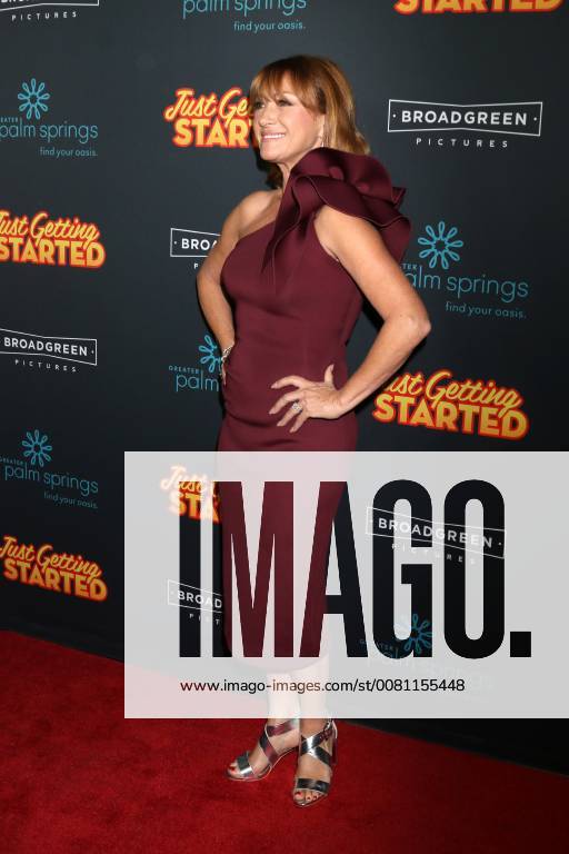 LOS ANGELES - DEC 7: Jane Seymour at the Just Getting Started Premiere at ArcLight Hollywood on December 7, 2017 in Los Angeles, CA