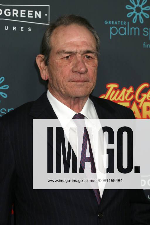 LOS ANGELES - DEC 7: Tommy Lee Jones at the Just Getting Started Premiere at ArcLight Hollywood on December 7, 2017 in Los Angeles, CA