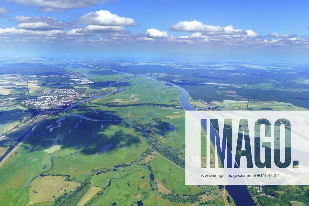 Schwedt, Landkreis Uckermark, Fluss, Oder, Polen, Mittelzentrums, Unteres Odertal, Nationalpark, Luftbild, Brandenburg, Europa Schwedt, Uckermark district, river, Oder, Poland, centre, Lower Oder Valley, national park, aerial view, Brandenburg, Europe