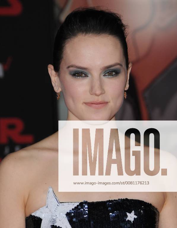 Los Angeles, CA, U.S. - 09 December 2017 - Los Angeles, California - Daisy Ridley. Premiere Of Disney Pictures And Lucasfilm s Star Wars: The Last Jedi held at The Shrine Auditorium in Los Angeles Photo Credit: AdMedia Los Angeles U.S. - ZUMAa123 20171209_zaa_a123_022