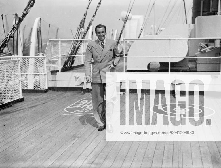 Fred Perry leaves for America aboard the Berengaria to defend his American title . 7 August 1935, London United Kingdom England