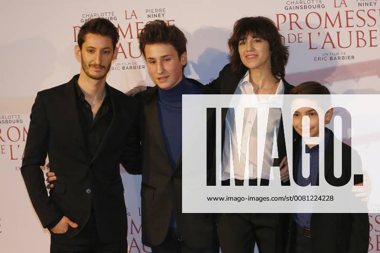 La Promesse de l Aube Premiere in Paris Pierre Niney - Nemo Schiffman - Charlotte Gainsbourg - Pawel Puchalski CELEBRITES : Avant Premiere la Promesse de l Aube - Paris - 12 12 2017 MichaelBaucher Panoramic