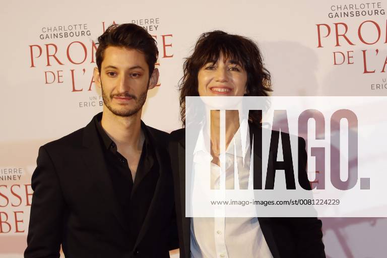 La Promesse de l Aube Premiere in Paris Pierre Niney - Charlotte Gainsbourg CELEBRITES : Avant Premiere la Promesse de l Aube - Paris - 12 12 2017 MichaelBaucher Panoramic