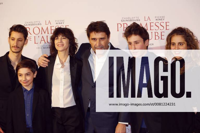 La Promesse de l Aube Premiere in Paris Pierre Niney - Pawel Puchalski - Charlotte Gainsbourg - Eric Barbier - Nemo Schiffman - Lou Chauvain CELEBRITES : Avant Premiere la Promesse de l Aube - Paris - 12 12 2017 MichaelBaucher Panoramic
