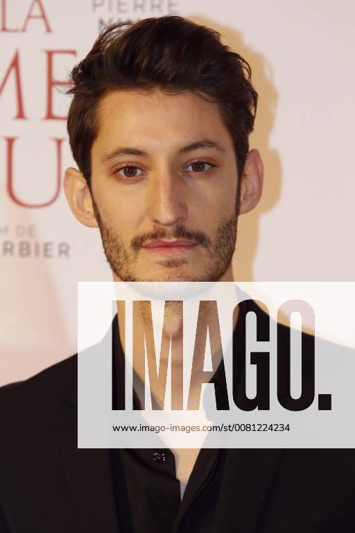 La Promesse de l Aube Premiere in Paris Pierre Niney CELEBRITES : Avant Premiere la Promesse de l Aube - Paris - 12 12 2017 MichaelBaucher Panoramic