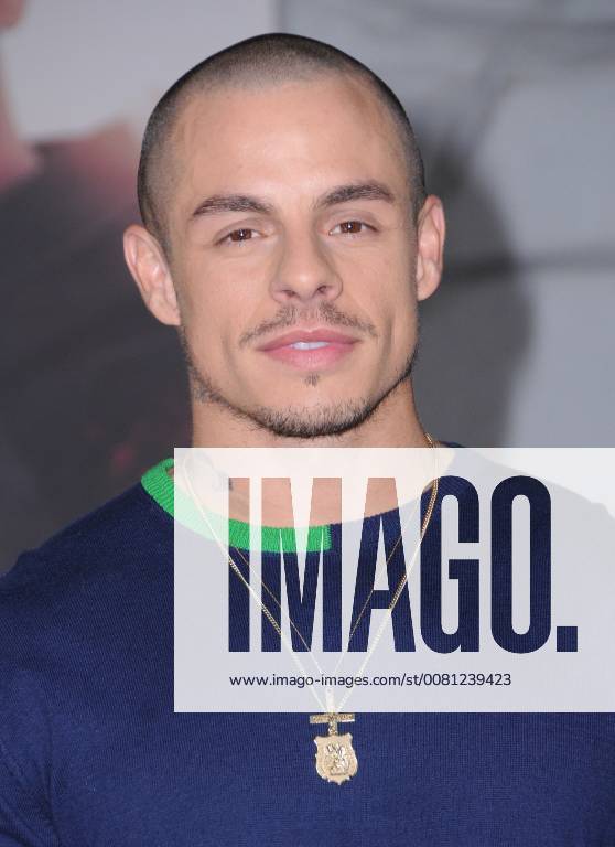 Westwood, CA, U.S. - 13 December 2017 - Westwood, California - Casper Smart. Netflix s Bright Los Angeles Premiere held at Regency Village Theatre in Westwood. Photo Credit: AdMedia Westwood U.S. - ZUMAa123 20171213_zaa_a123_345