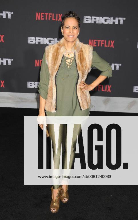 Los Angeles, California, United States - December 13th 2017 - Los Angeles, California USA - Actress DAPHNE WAYANS at Bright Premiere held at the Regency Theater Village, Westwood, CA. Los Angeles United States - ZUMAf05_ 20171213_zaf_f05_019
