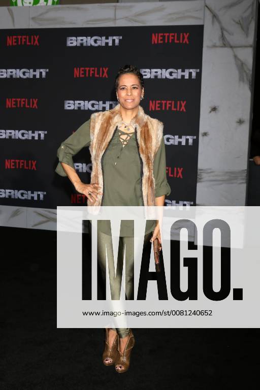 LOS ANGELES - DEC 13: Daphne Wayans at the Bright Premiere at Village Theater on December 13, 2017 in Westwood, CA