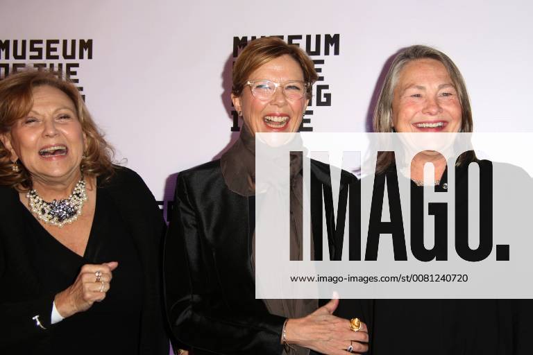 New York, N.Y, USA - BRENDA VACCARO, ANNETTE BENING, CHERRY JONES attend the Museum of the Moving Image Salute to Annette Bening.583 Park Avenue, NYC.December 13, 2017.Photos by , Globe Photos Inc. New York USA - ZUMAms4_ 20171213_zaa_ms4_043