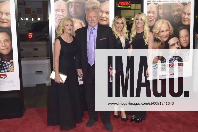 Terry Bradshaw with wife Tammy and daughters Rachel and Erin at the premiere of the movie Father Figures Who is Daddy at TCL Chinese Theater Hollywood Los Angeles 13 12 2017 Foto:xD.xStarbuckx xFuturexImage