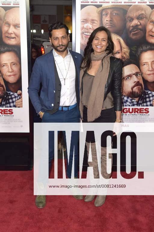 Cas Anvar and Nadine Nicole at the premiere of the movie Father Figures Who is Daddy at TCL Chinese Theater Hollywood Los Angeles 13 12 2017 Foto:xD.xStarbuckx xFuturexImage