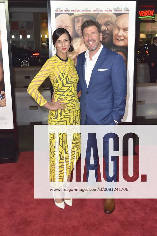 Lawrence Sher with wife Jessica at the premiere of the movie Father Figures Who is Daddy at TCL Chinese Theater Hollywood Los Angeles 13 12 2017 Foto:xD.xStarbuckx xFuturexImage
