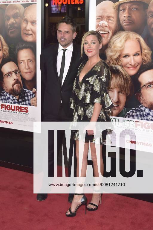 Chris Cowles and Kathleen Robertson at the premiere of the movie Father Figures Who is Daddy at TCL Chinese Theater Hollywood Los Angeles 13 12 2017 Foto:xD.xStarbuckx xFuturexImage