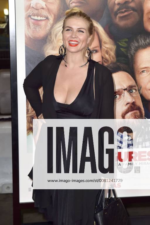 Elena Samodanova at the premiere of the movie Father Figures Who is Daddy at TCL Chinese Theater Hollywood Los Angeles 13 12 2017 Foto:xD.xStarbuckx xFuturexImage