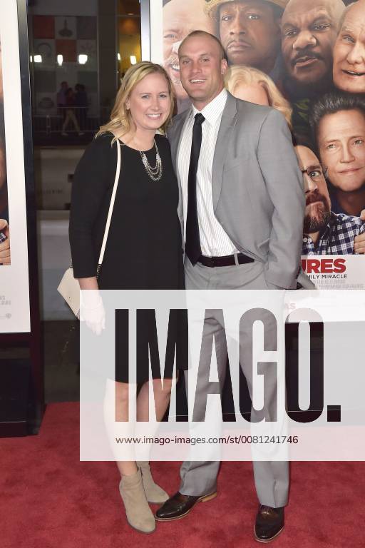 Greg Zuerlein with wife of Megan Kreifels at the premiere of the movie Father Figures Who is Daddy in TCL Chinese Theater Hollywood Los Angeles 13 12 2017 Foto:xD.xStarbuckx xFuturexImage