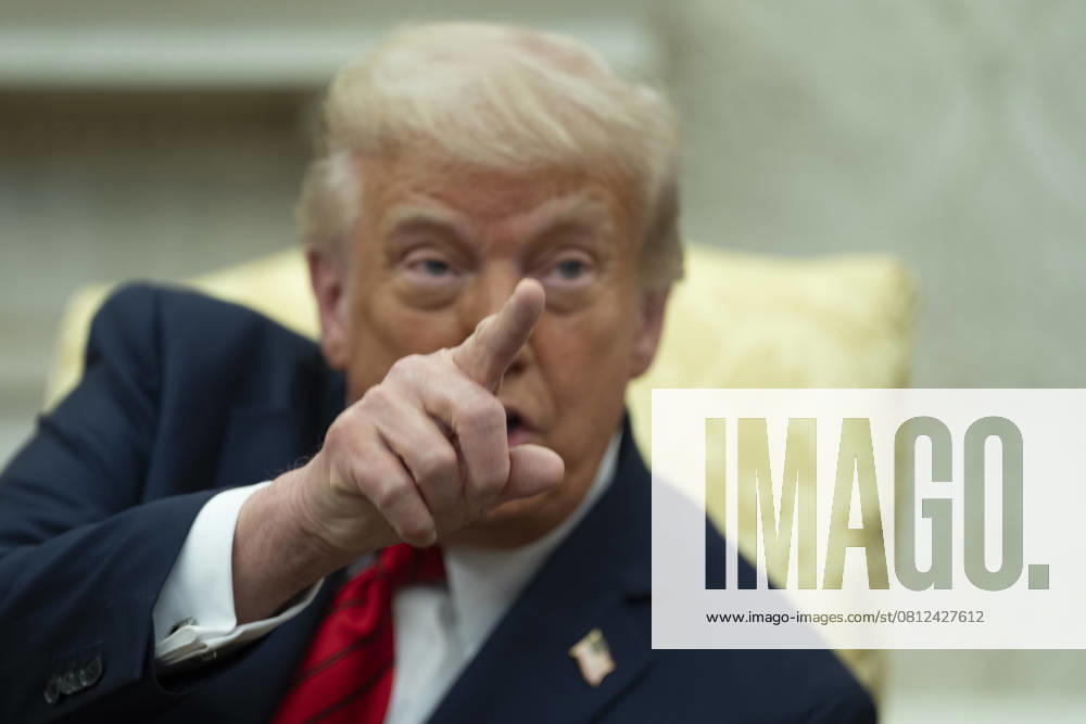United States President Donald J Trump speaks to the media as he meets Prime Minister Giorgia Meloni of the Italian Republic in the Oval Office of the White House in Washington, DC, US, on Thursday, April 17, 2025 Washington USA - ZUMAs152 20250417_faa_s152_041