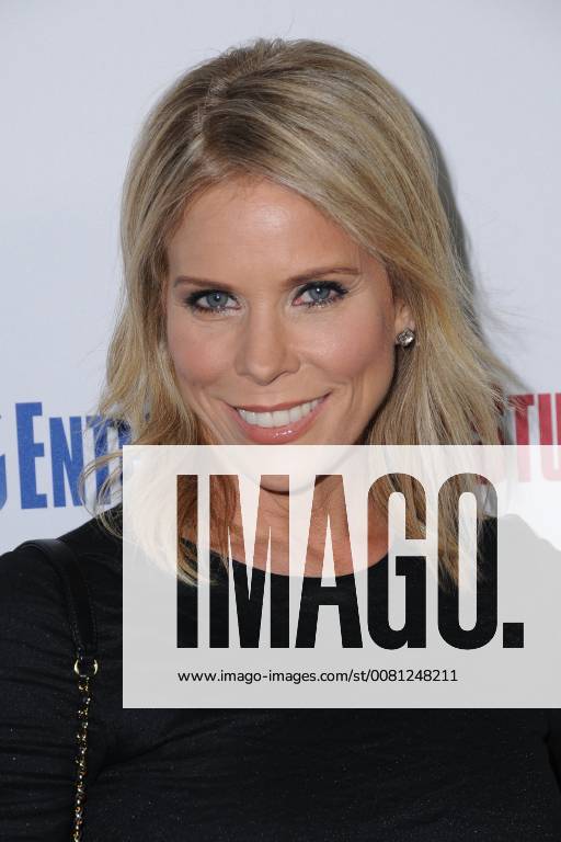 Beverly Hills, CA, U.S. - 14 December 2017 - Beverly Hills, California - Cheryl Hines. Hostiles Los Angeles Premiere held at Samuel Goldwyn Theater in Beverly Hills. Photo Credit: AdMedia Beverly Hills U.S. - ZUMAa123 20171214_zaa_a123_058
