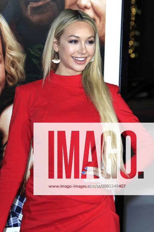 Corinne Olympios at the premiere of the movie Father Figures Who is Daddy at TCL Chinese Theater Hollywood Los Angeles 13 12 2017 Foto:xD.xBedrosianx xFuturexImage