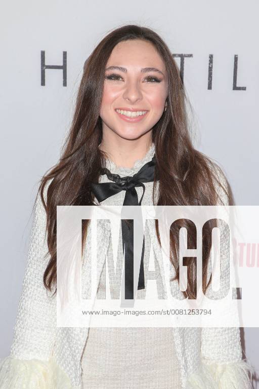 Ava Cantrell at the Hostiles Film Premiere on 14 12 2017 in Beverly Hills Los Angeles Hostiles Film Premiere in Los Angeles 2017