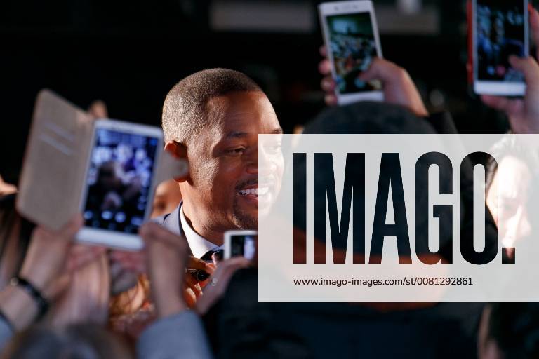 Will Smith greets fans during the Japan premiere for his movie Bright on December 19, 2017, Tokyo, Japan. Smith, alongside actress Noomi Rapace, Joel Edgerton and director David Ayer, received a warm welcome from the Japanese fans at the event. The film will be released globally on Netflix on December 22. (gxta_brightjp003)