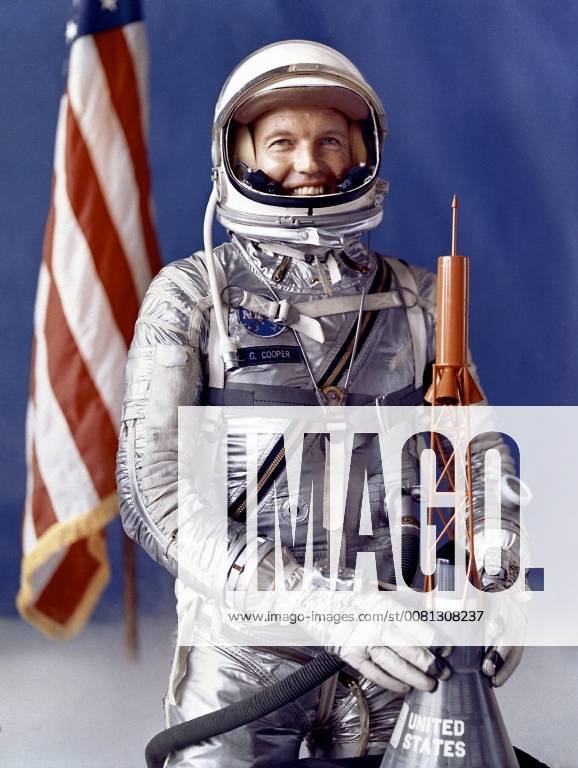 Houston, United States - Official portrait of NASA Mercury-Atlas 9 Faith 7 spacecraft mission prime crew astronaut L. Gordon Cooper at the Johnson Space Center May 1, 1963 in Houston, Texas. Houston United States - ZUMAp138 20171108_zaa_p138_048