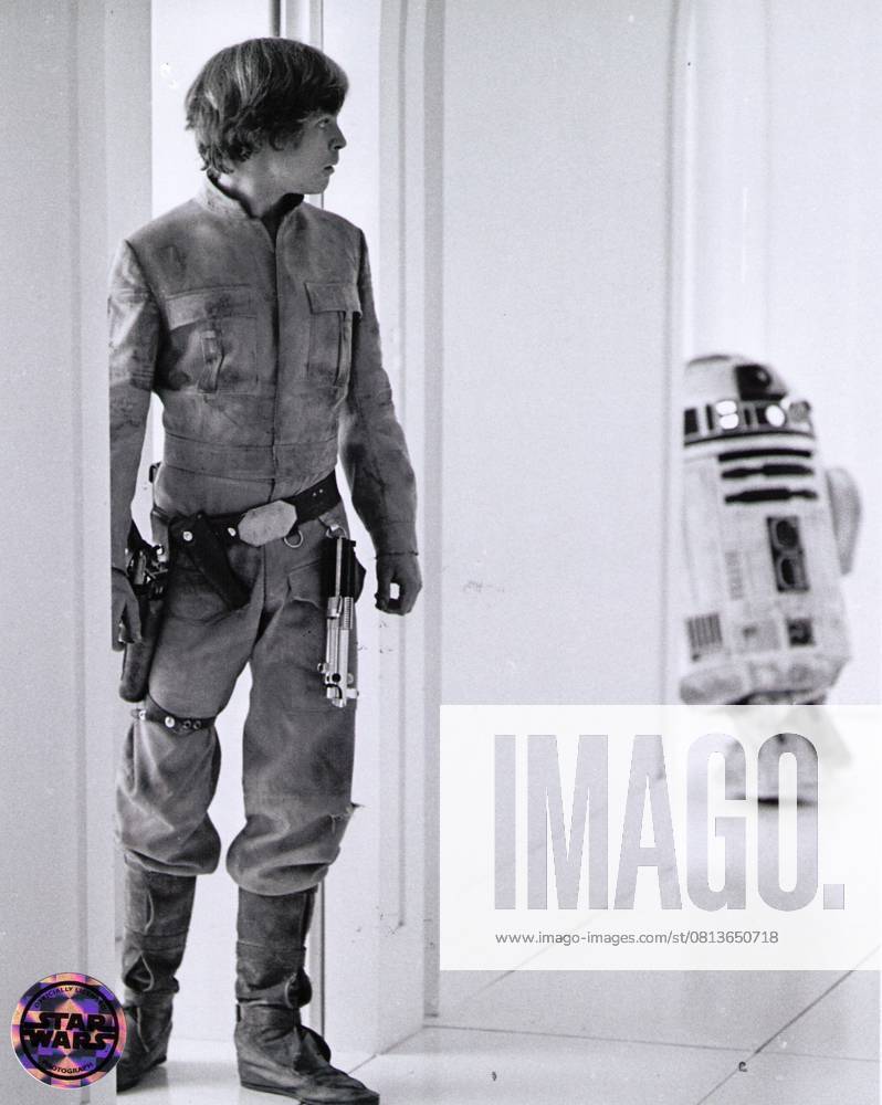 Star Wars: Episode V - The Empire Strikes Back (1980) - filmstill Star Wars: Episode V - The Empire Strikes Back (1980) Mark Hamill & Kenny Baker - - -