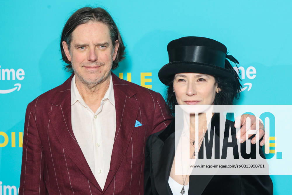 Amazon Prime Video series Etoile premiere at the Bourbon Gallery Celebrities arrive on the red carpet Avant premiere de la serie Etoile dAmazon Prime Video a la galerie Bourbon Celebrities arrive on the red carpet Amy Sherman Palladino et Daniel Palladino Amazon Prime Video series Etoile premiere at the Bourbon Gallery Celebrities arrive on the red carpet Preview of the Amazon Prime Video series Etoile at the Bourbon gallery 443321 2025 04 23 Paris France