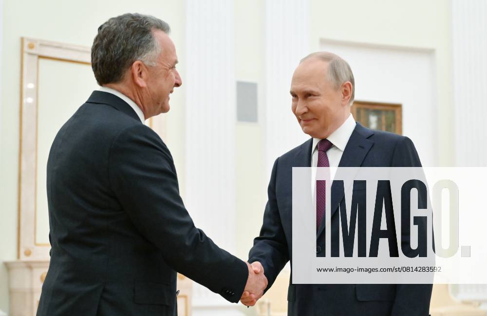 Russia US 8910531 25.04.2025 Russian President Vladimir Putin shakes hands with US President Special Envoy for the Middle East Steve Witkoff before a meeting at the Kremlin in Moscow, Russia. Kristina Kormilitsyna Sputnik Moscow Russia