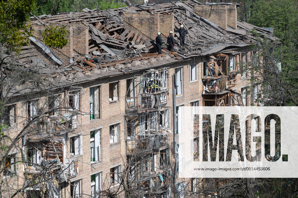 KW17 Russian troops launch massive overnight strike on Kyiv Rescuers work at the scene in the Sviatoshynskyi district after a massive overnight missile and drone attack by Russian troops in Kyiv, Ukraine, on April 24, 2025. Kyiv Ukraine