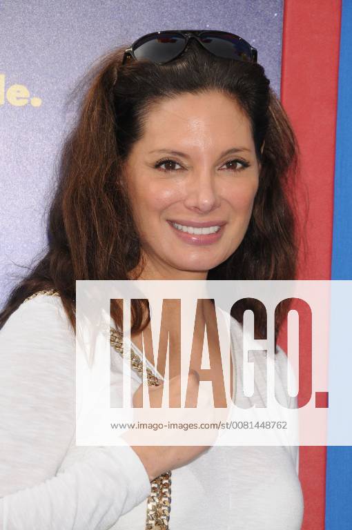 Los Angeles, California, United States - January 6th 2018 - Los Angeles, California USA - Actress ALEX MENESES at Paddington 2 Premiere held at the Regency Village Theater, Westwood, CA. Los Angeles United States - ZUMAf05_ 20180106_zaf_f05_021